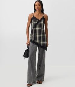 Blusa Xadrez com Renda e Barra Assimétrica