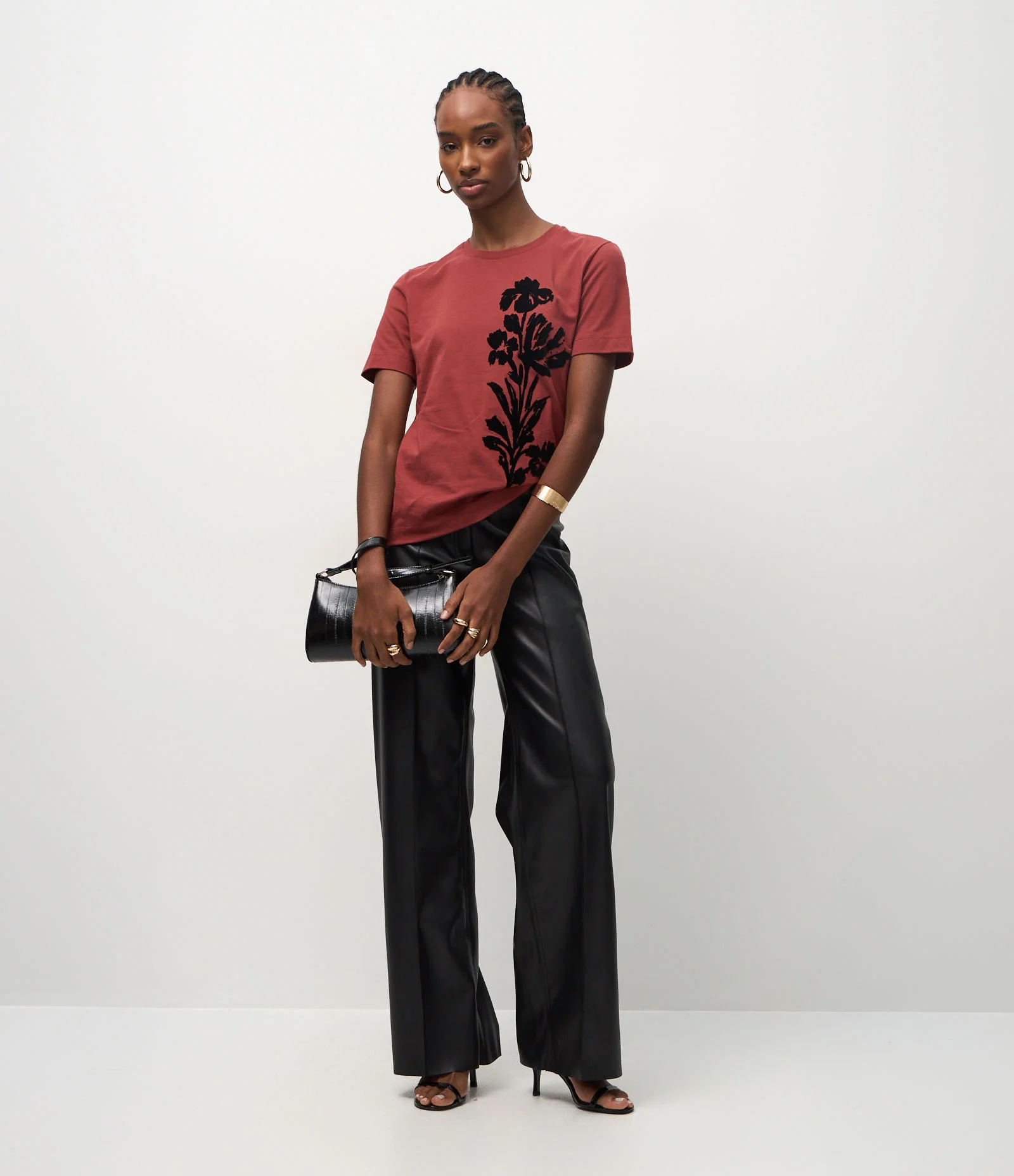 Camiseta em Algodão com Estampa de Flor Aveludada Marrom 2