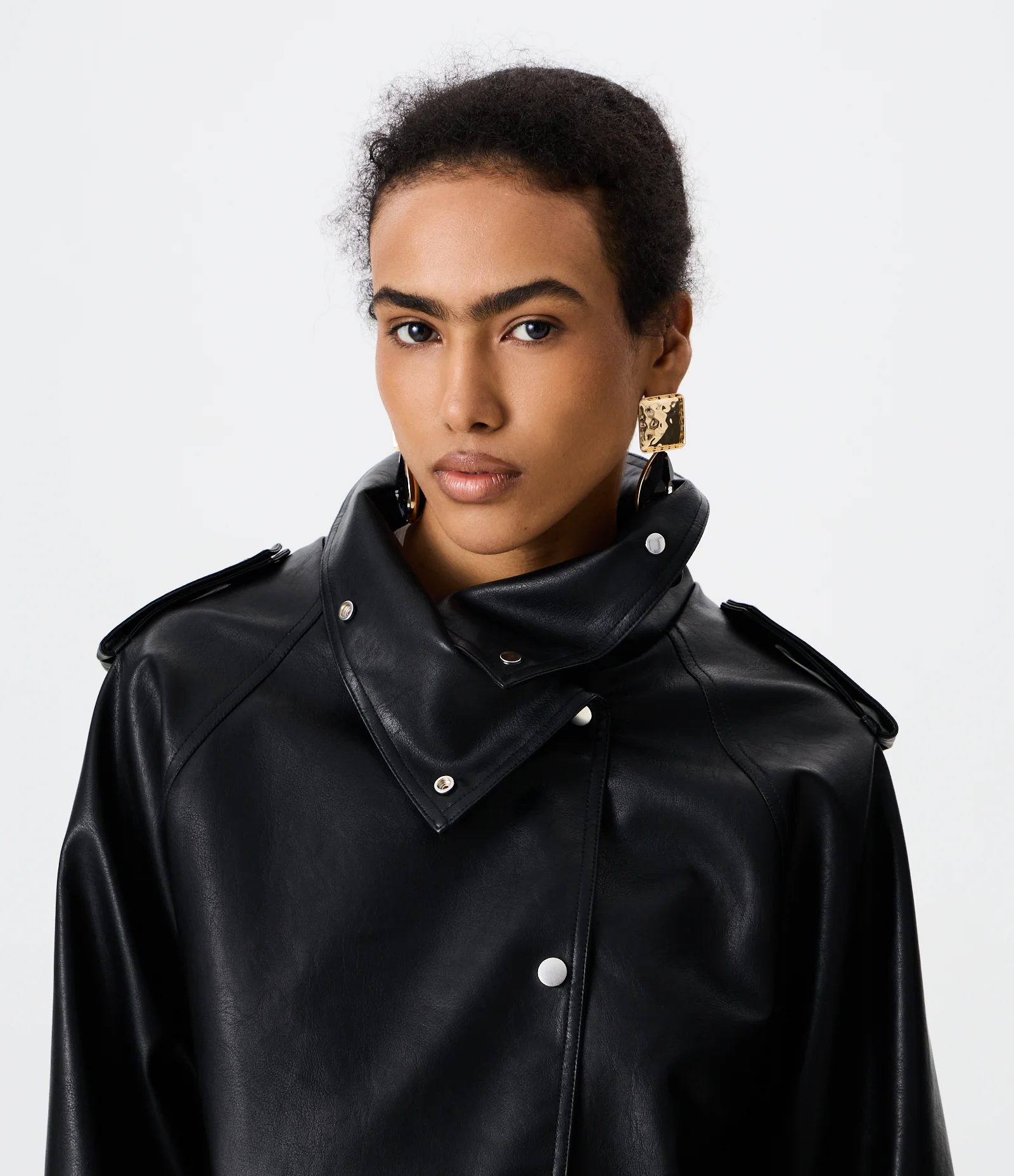 Jaqueta Oversized em PU com Martingale no Ombro Preto 2