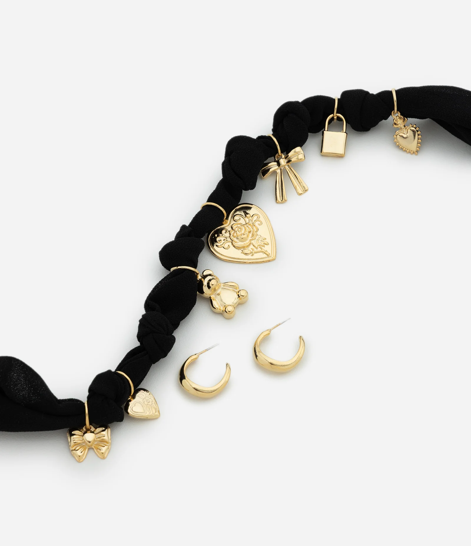 Conjunto de Colar em Tecido com Pingentes e Brincos Argola Preto 2