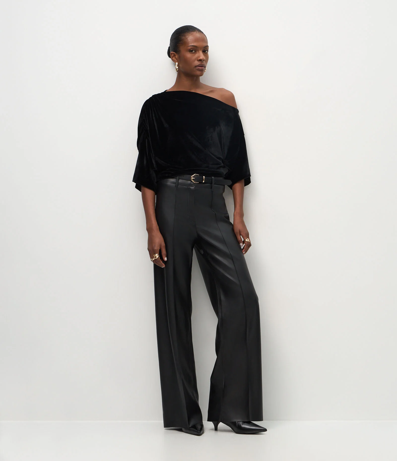 Blusa Assimétrica em Veludo com Franzidos Preto 2