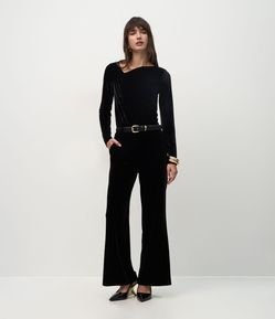 Blusa em Veludo com Decote Assimétrico
