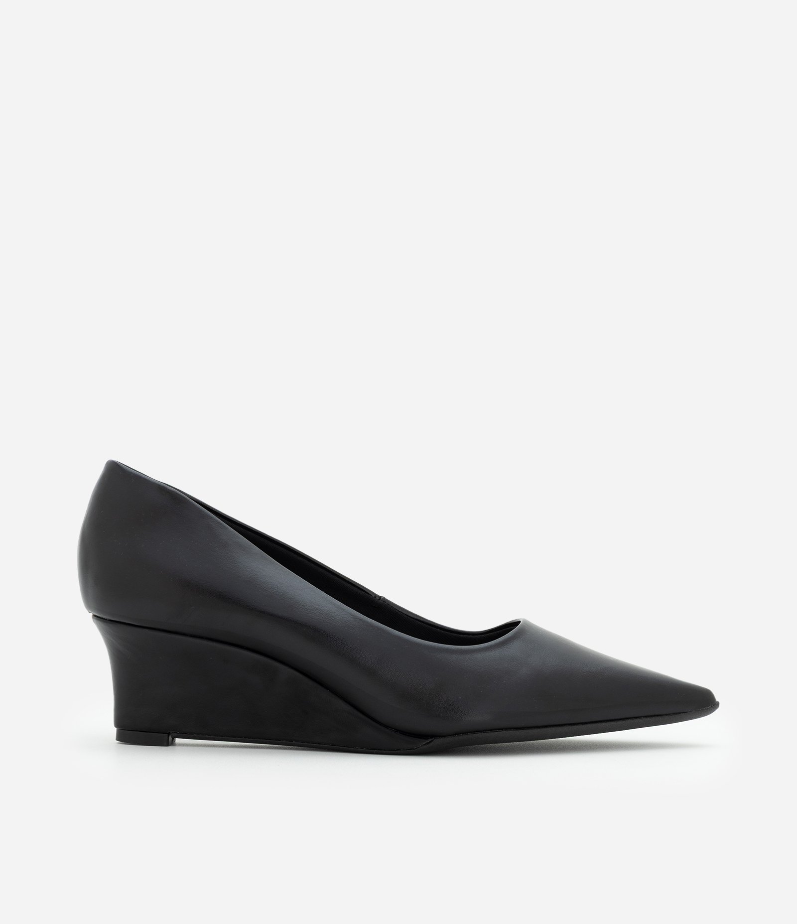 Sapato Scarpin Anabela em PU com Bico Fino e Salto Médio Preto 2