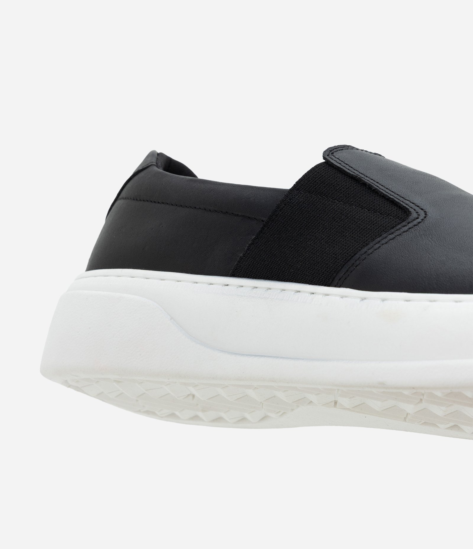 Tênis Slip On em Couro Napa Preto 3