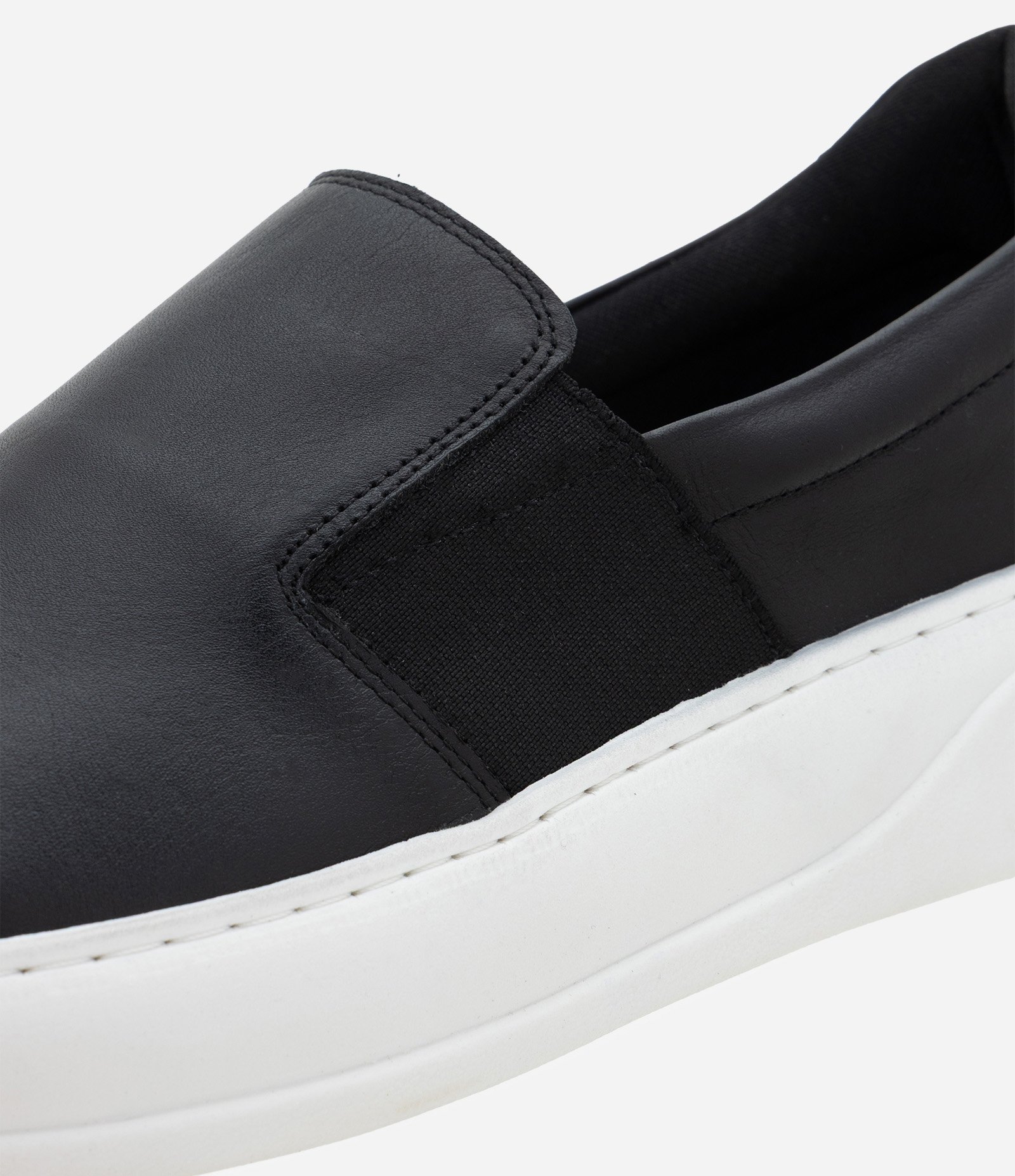 Tênis Slip On em Couro Napa Preto 4