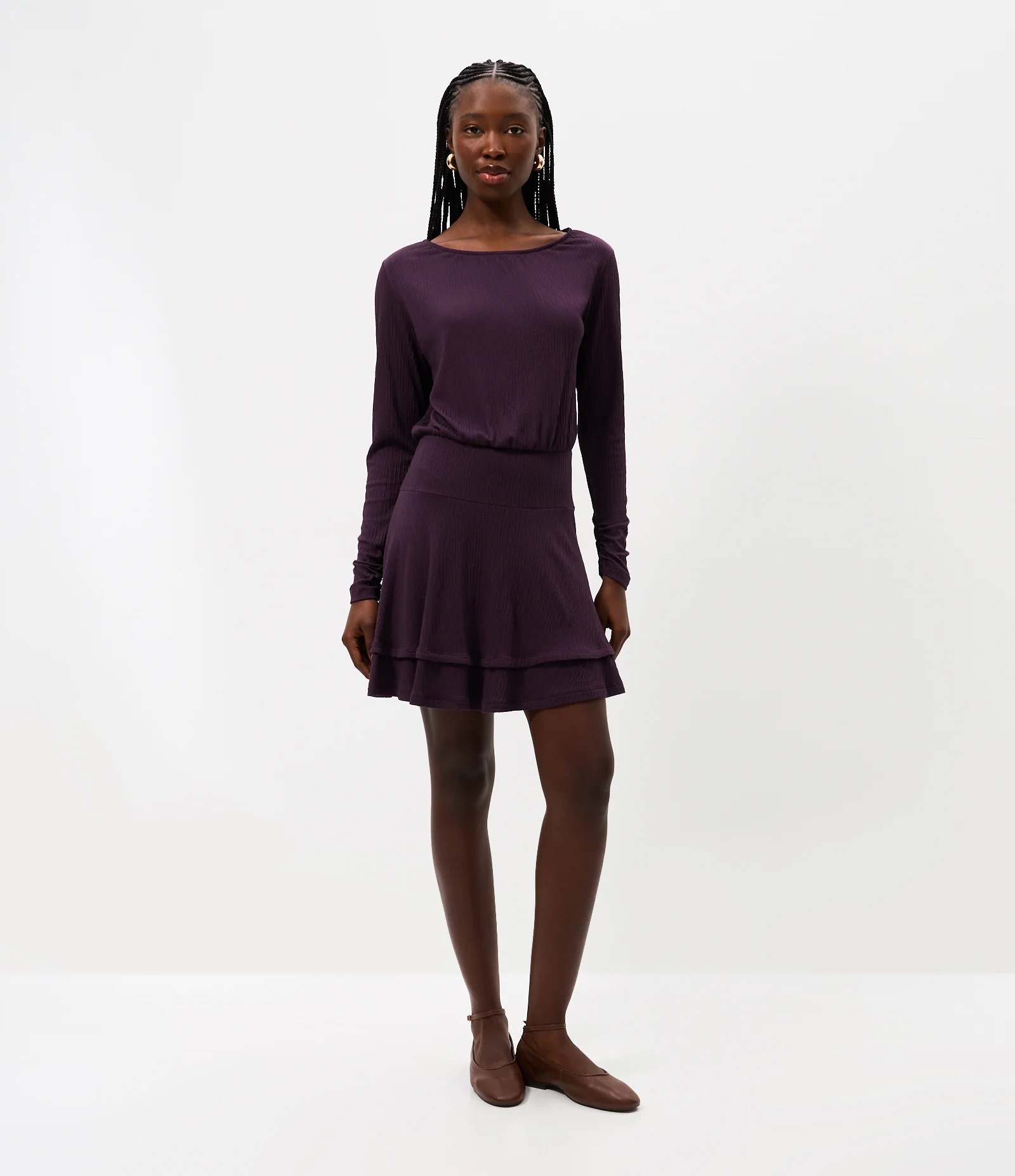 Vestido Curto Evasê em Viscose com Manga Longa e Babados Roxo 1