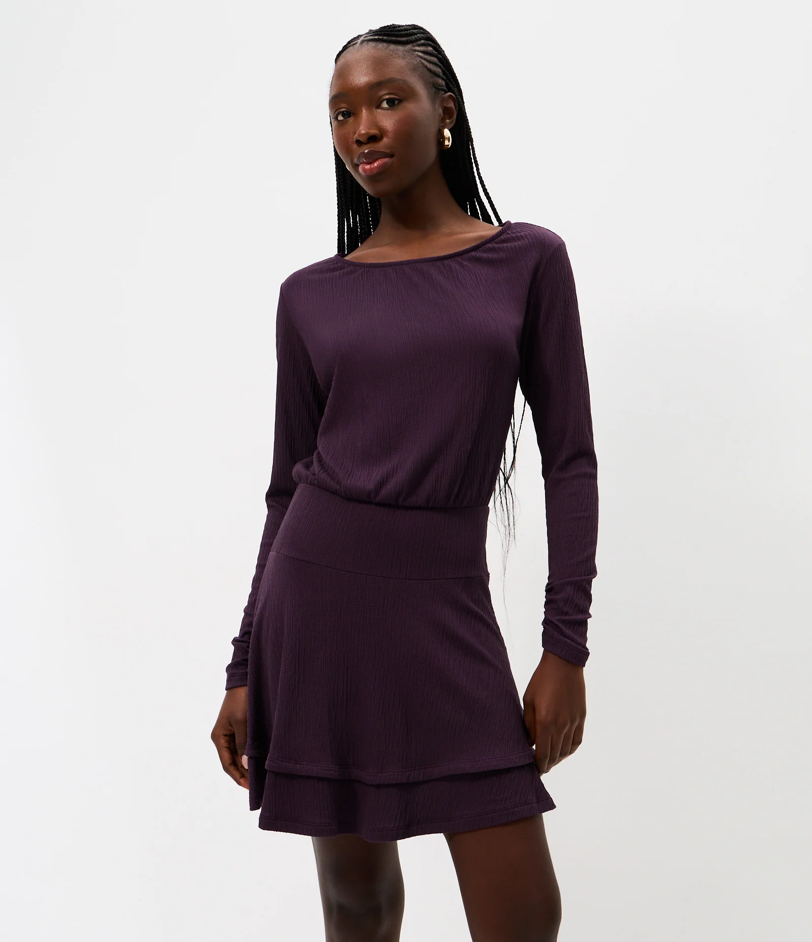 Vestido Curto Evasê em Viscose com Manga Longa e Babados Roxo 2