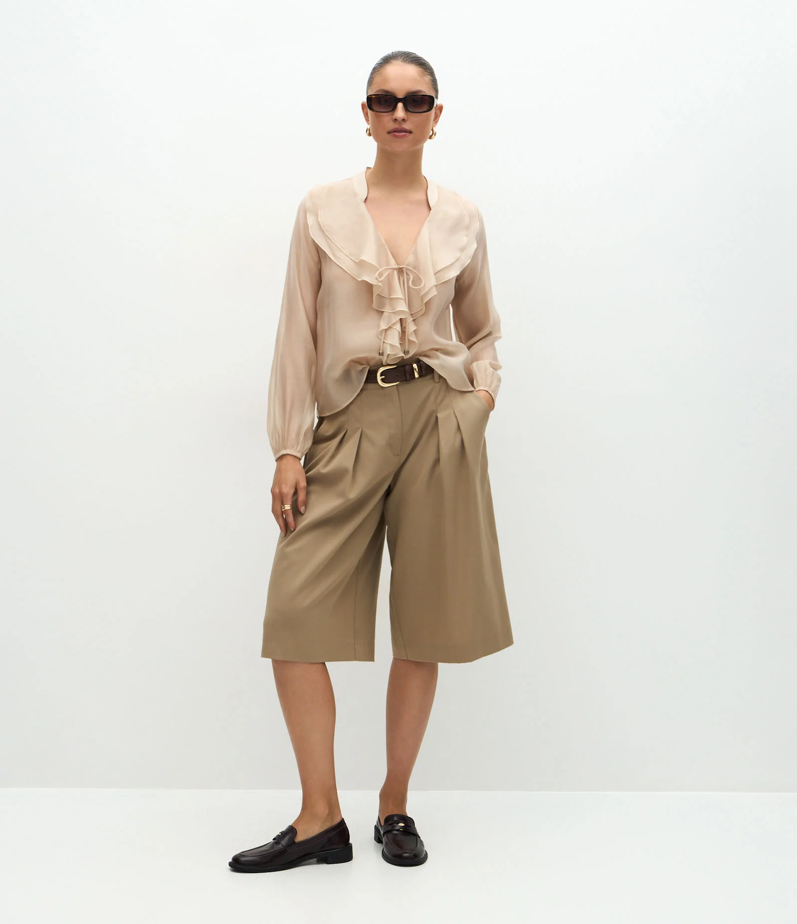 Blusa Ampla em Organza com Decote em V e Babados Bege 2