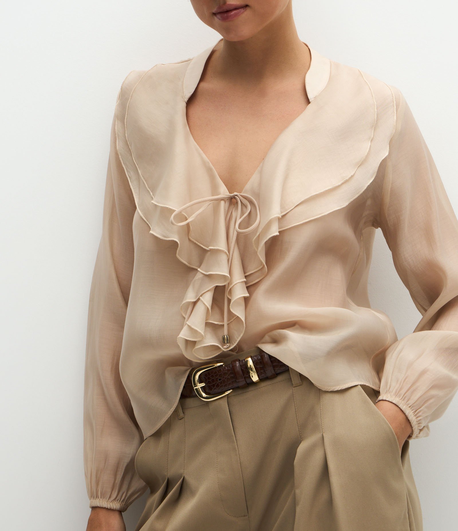 Blusa Ampla em Organza com Decote em V e Babados Bege 4