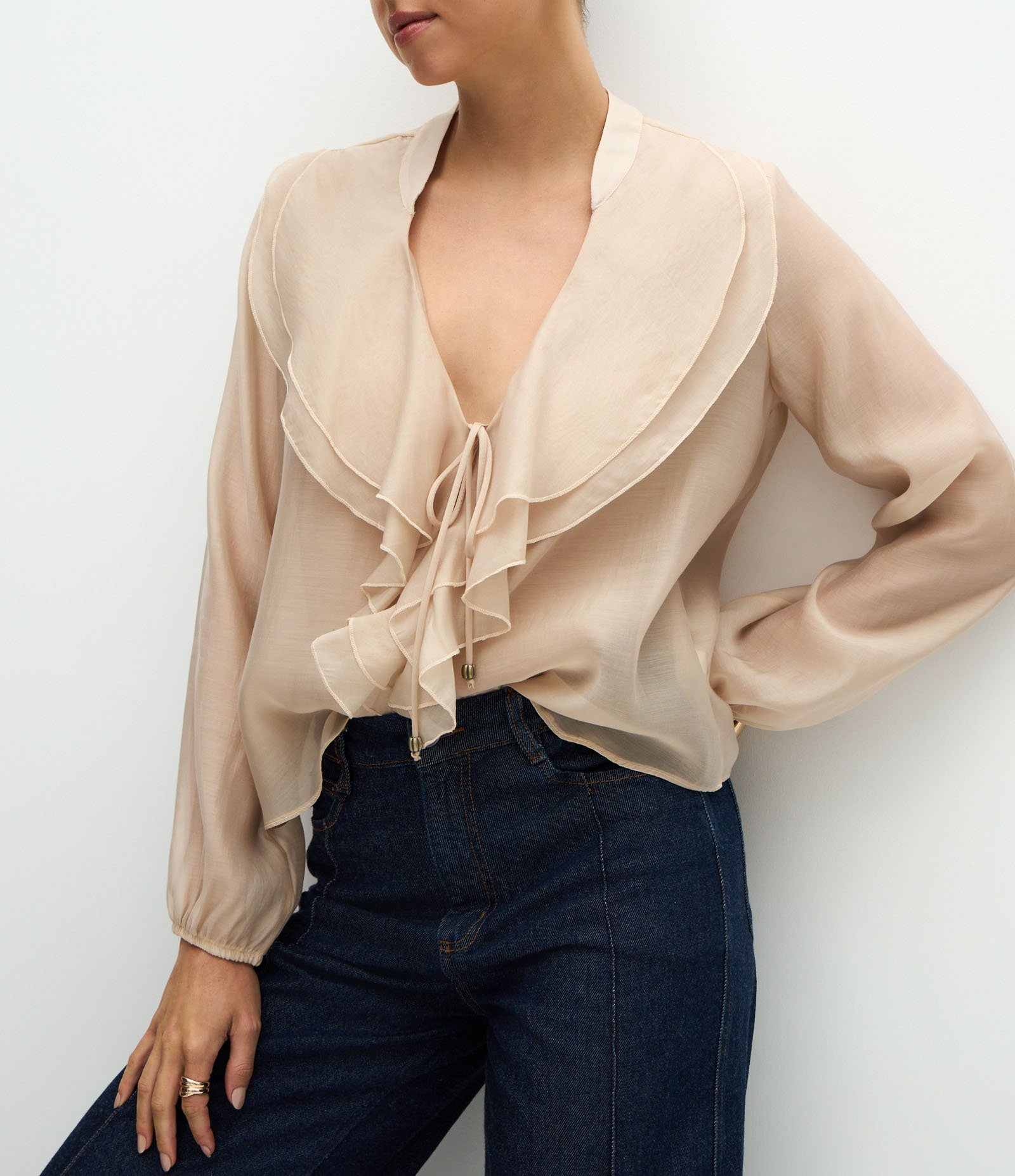 Blusa Ampla em Organza com Decote em V e Babados Rosa Claro 4