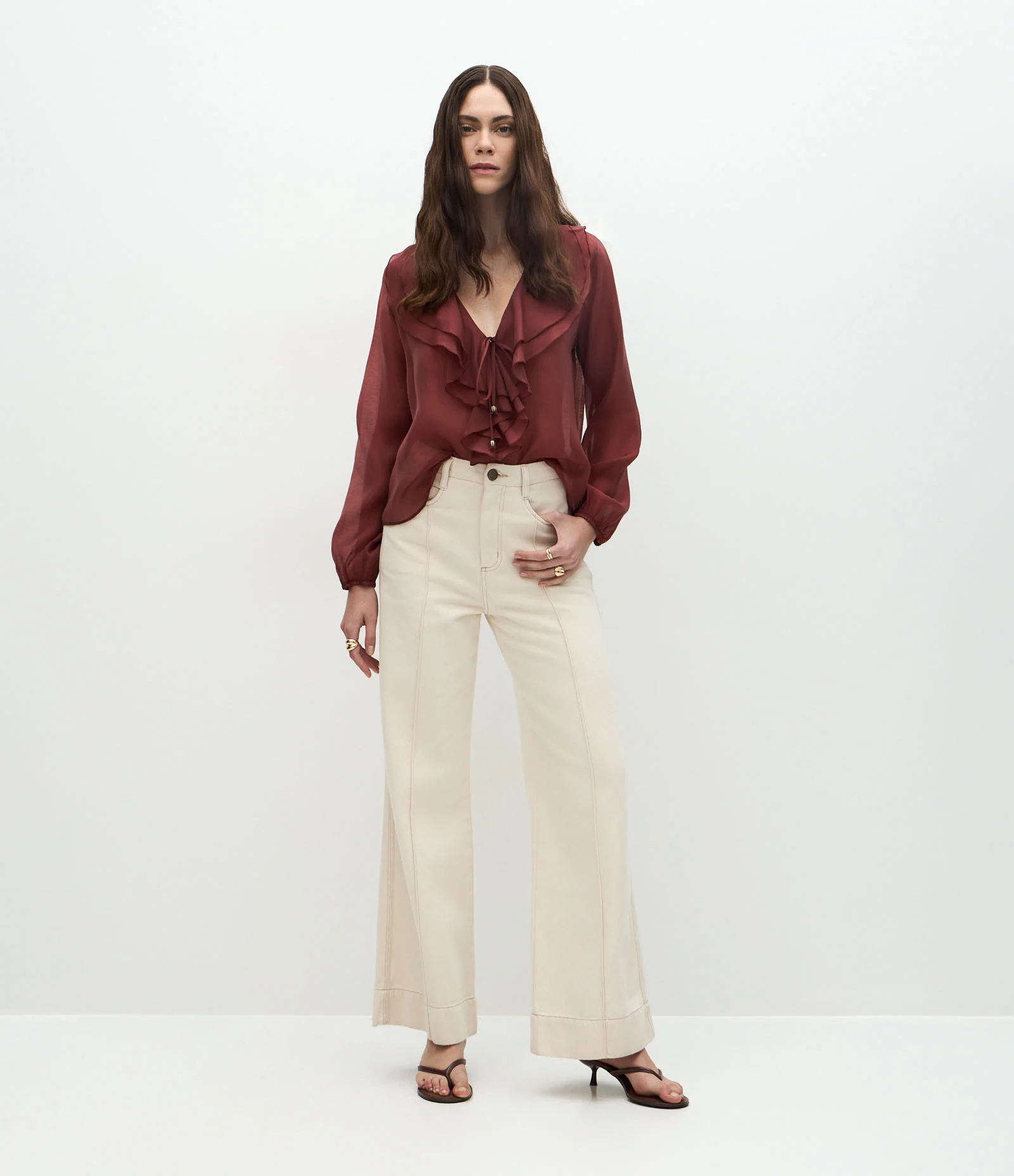 Blusa Ampla em Organza com Decote em V e Babados Vinho 2