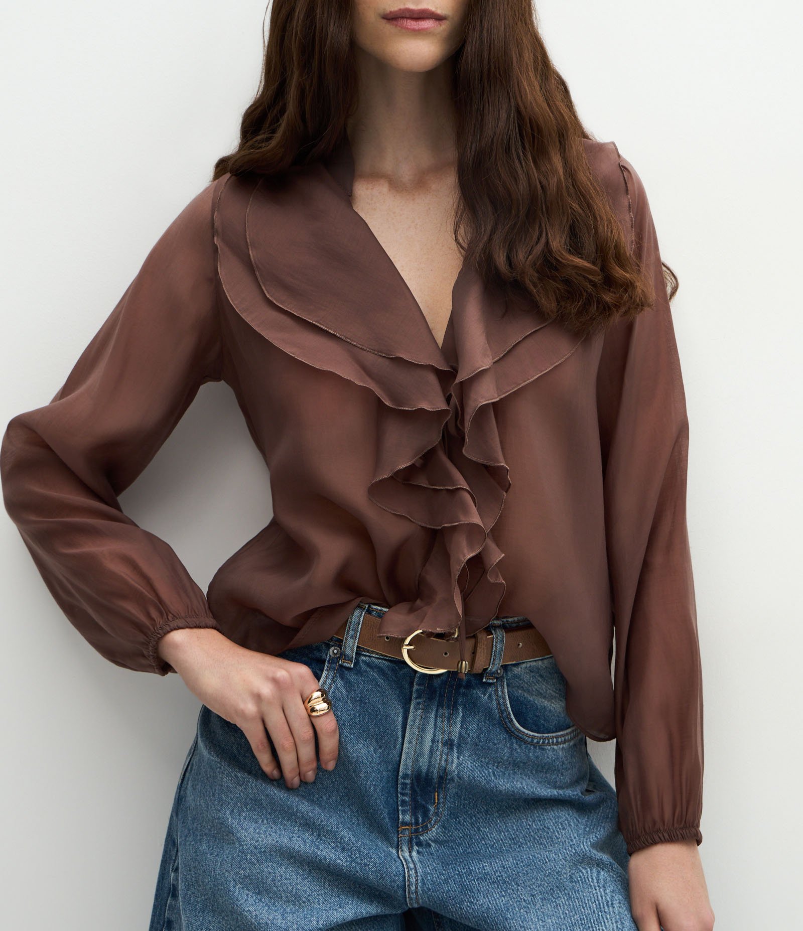 Blusa Ampla em Organza com Decote em V e Babados Marrom 4