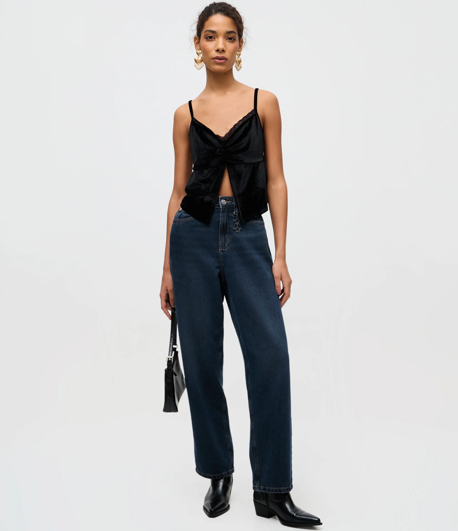 Blusa de Alcinha em Veludo com Abertura Frontal e Decote Rendado Preto 2