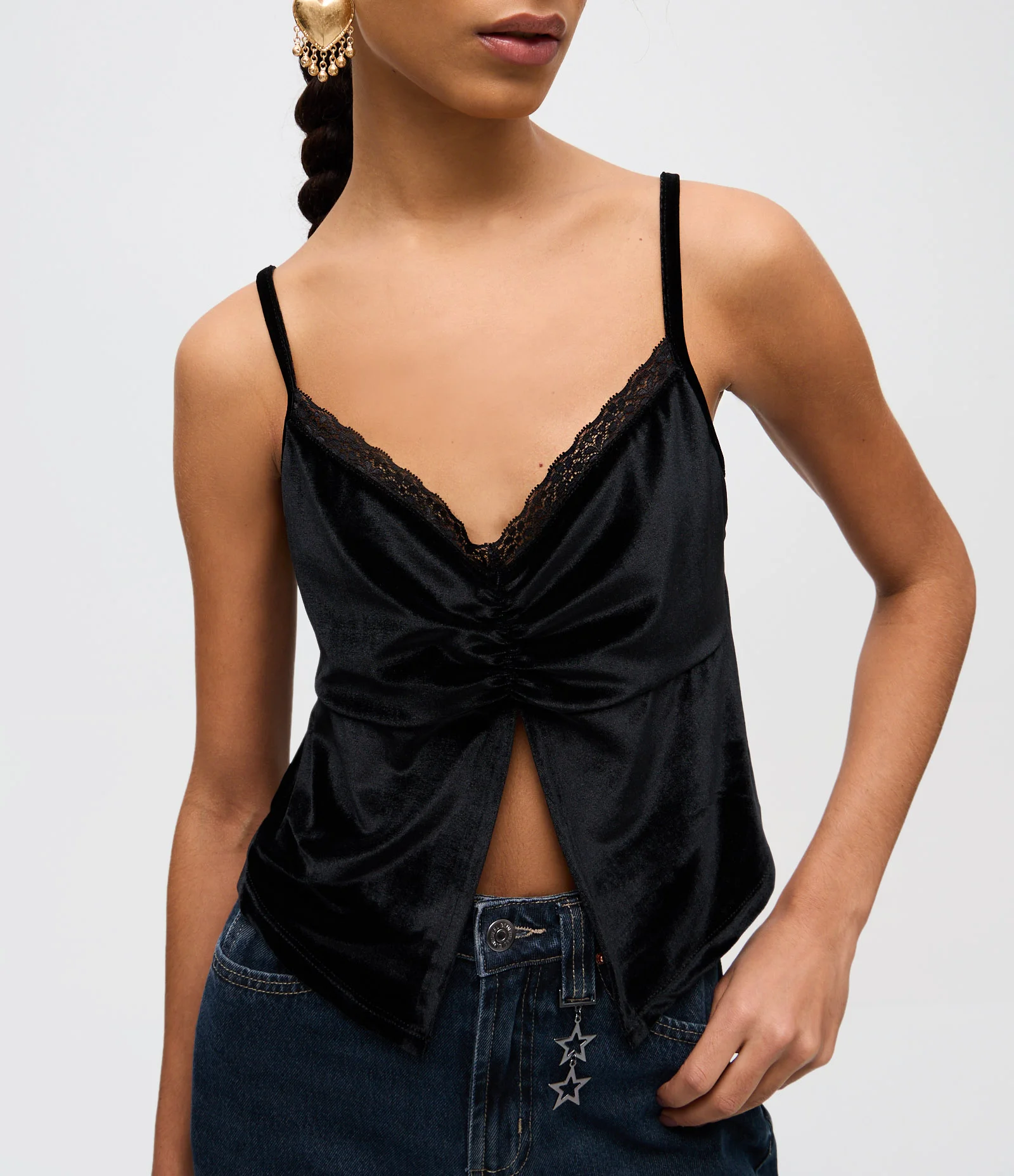 Blusa de Alcinha em Veludo com Abertura Frontal e Decote Rendado Preto 3