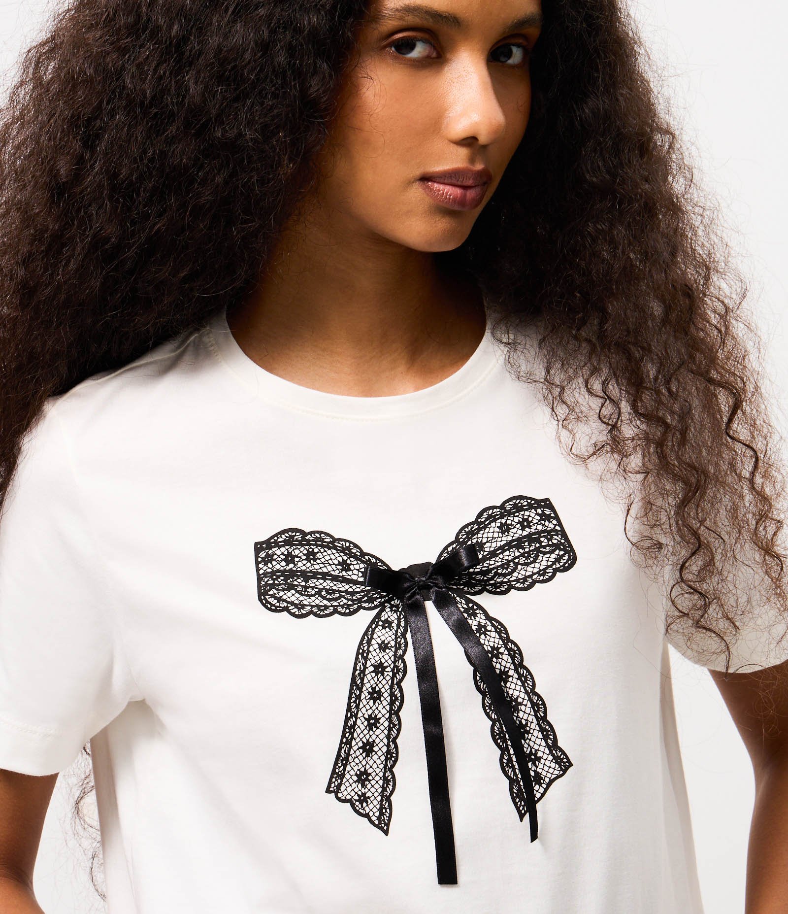 Camiseta Curta em Algodão com Bordado Frontal de Laço Branco 3