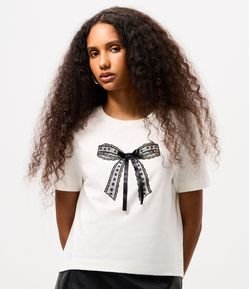 Camiseta Curta em Algodão com Bordado Frontal de Laço