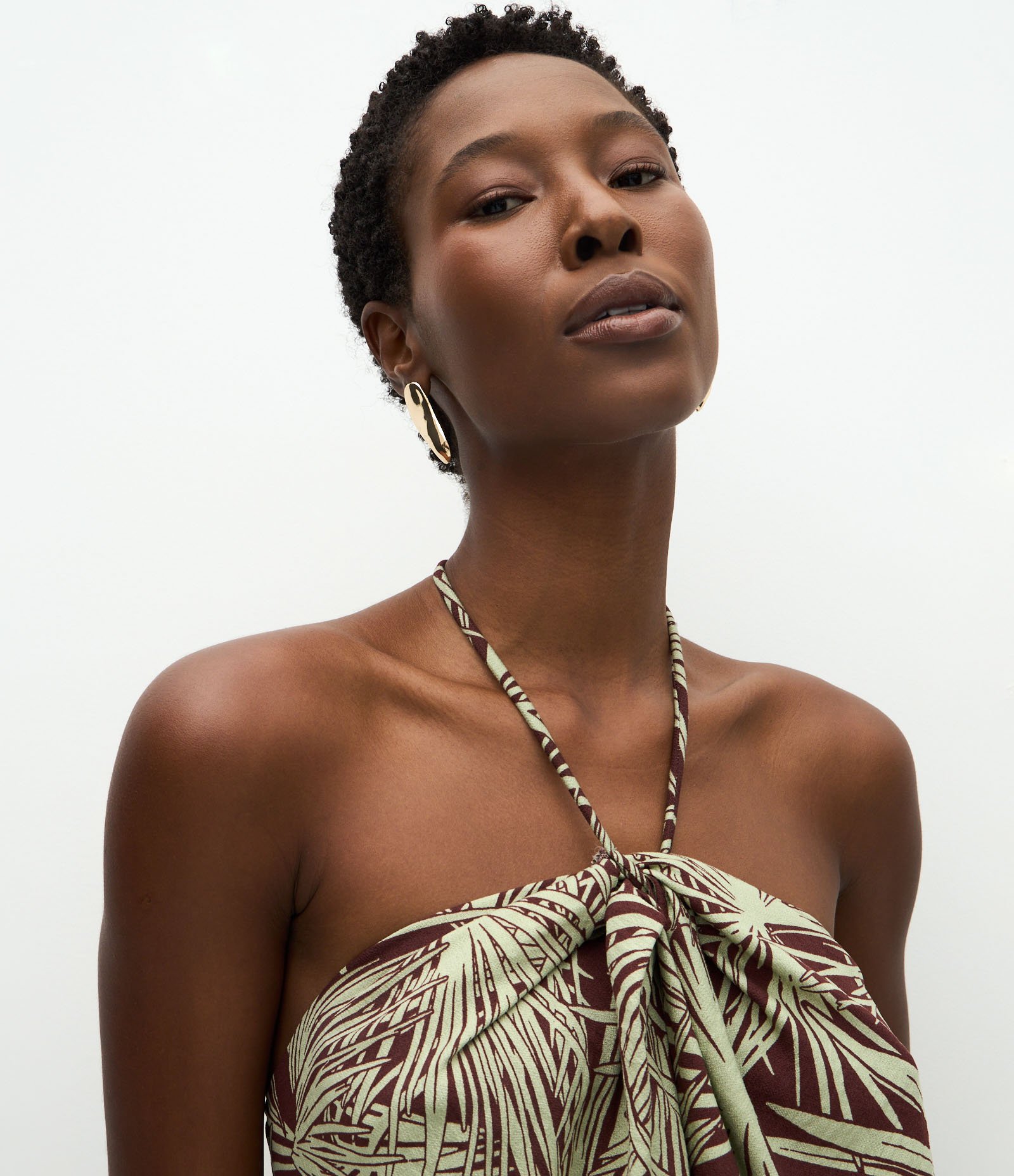 Blusa Halter Neck em Viscose com Amarração no Pescoço Marrom/Verde 3