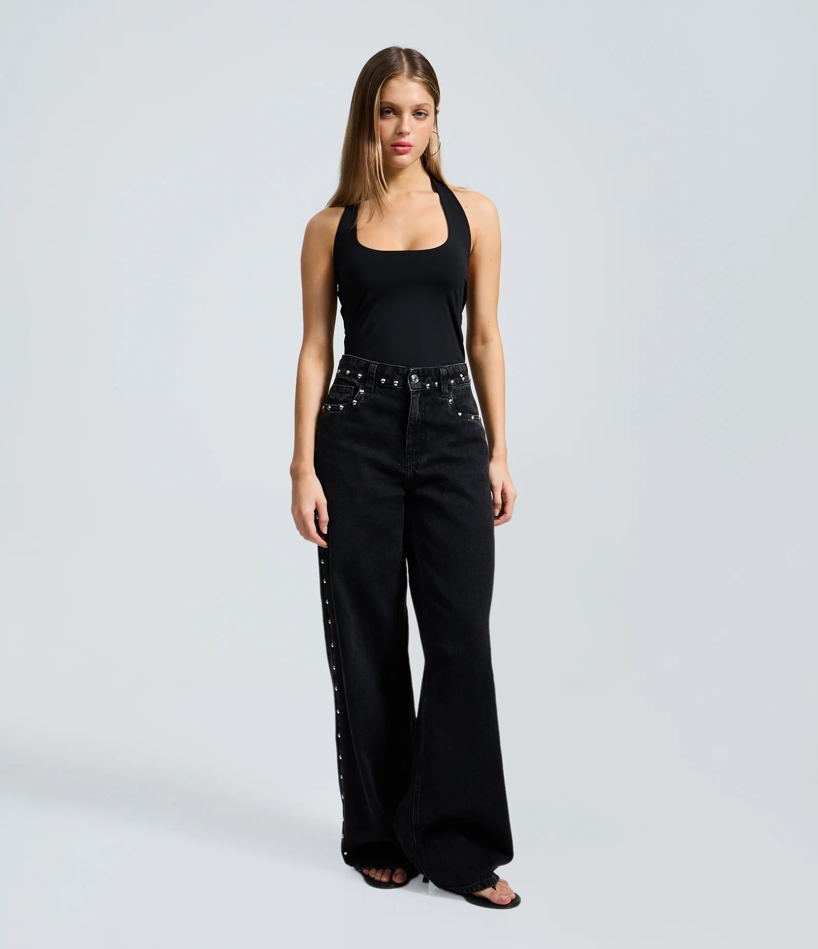 Calça Wide em Jeans com Tachas Laterais e Cintura Média Preto 1
