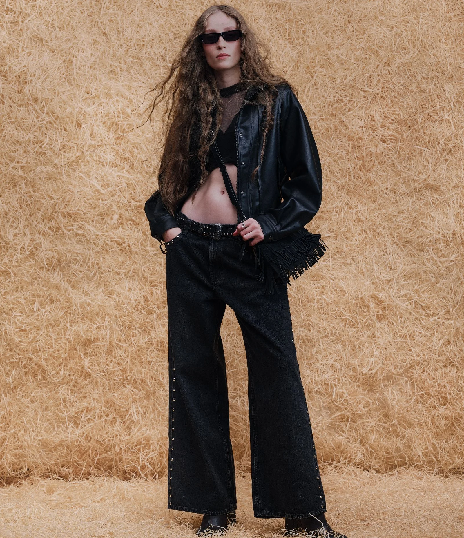 Calça Wide em Jeans com Tachas Laterais e Cintura Média Preto 1