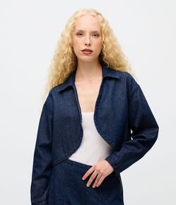 Jaqueta Cropped em Jeans Estruturada