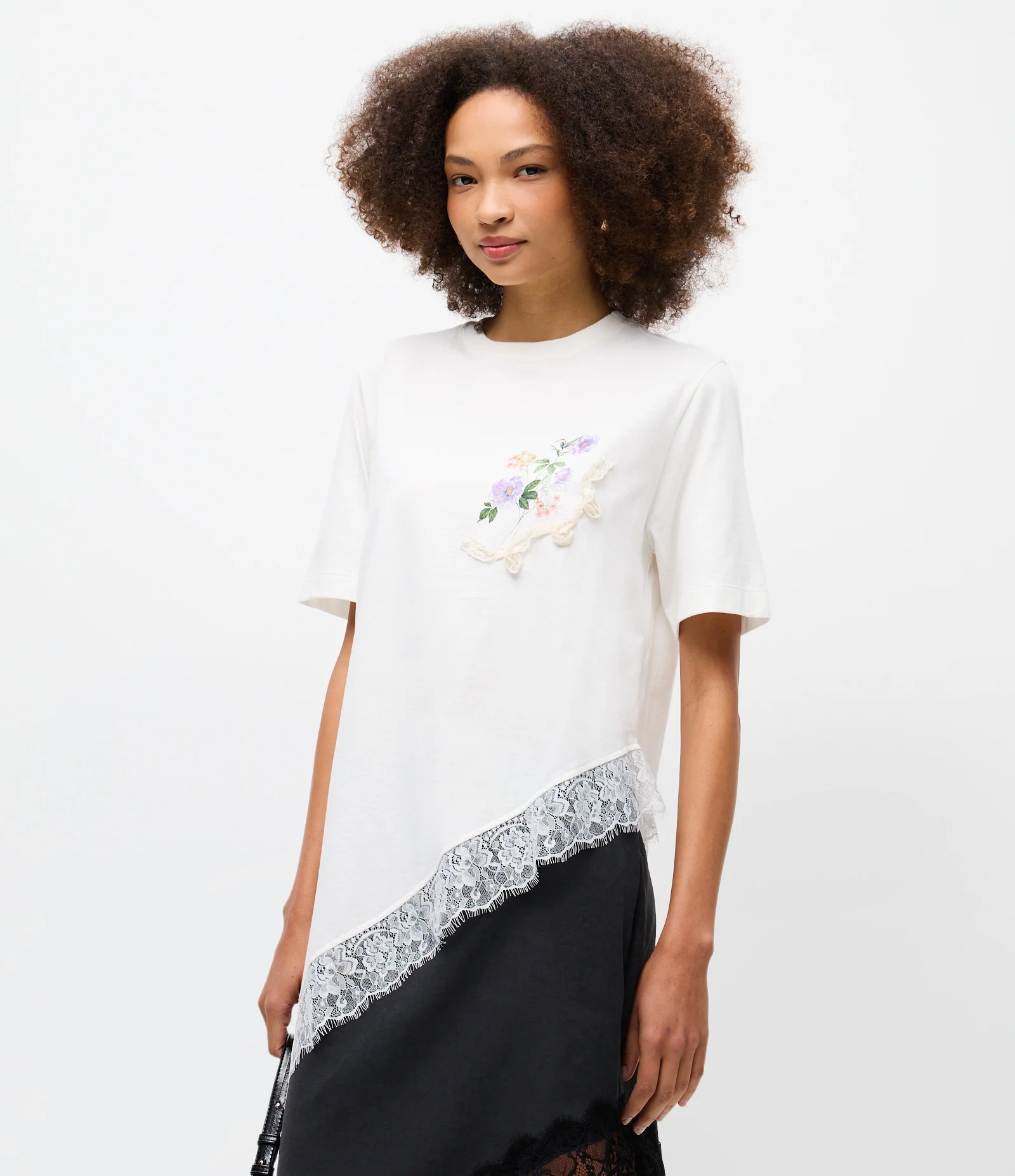 Blusa em Algodão com Estampa e Renda na Barra Branco 1