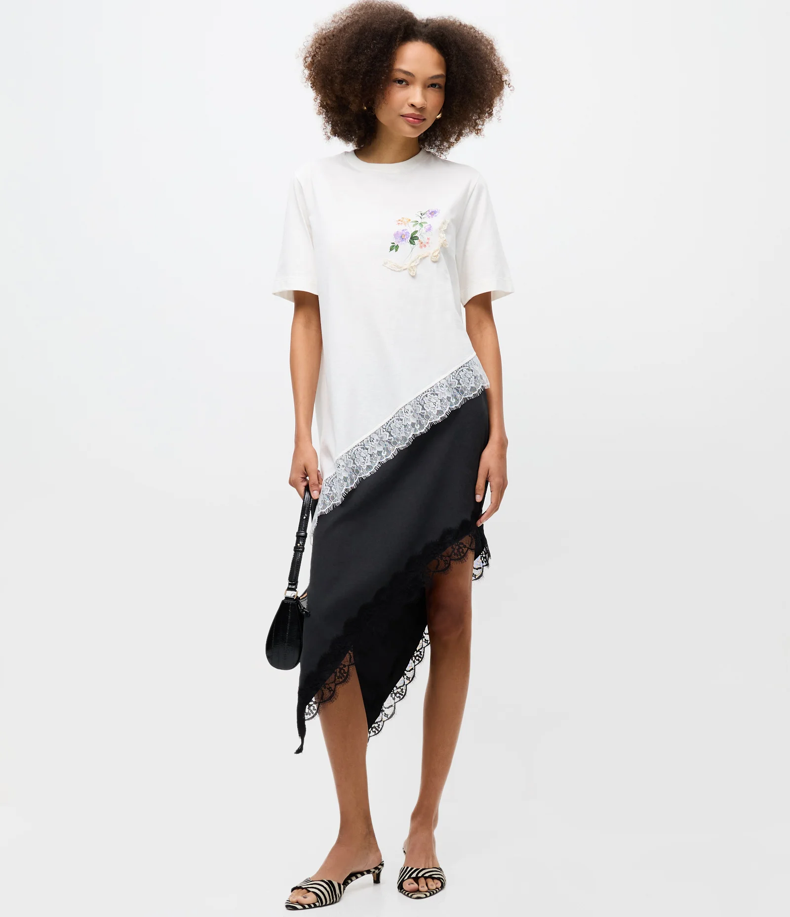 Blusa em Algodão com Estampa e Renda na Barra Branco 2