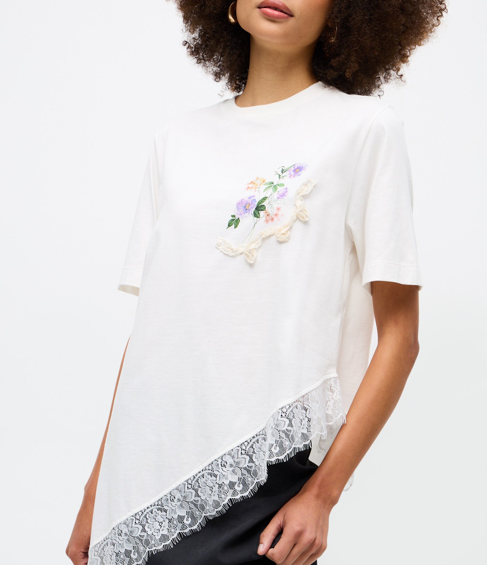 Blusa em Algodão com Estampa e Renda na Barra Branco 3