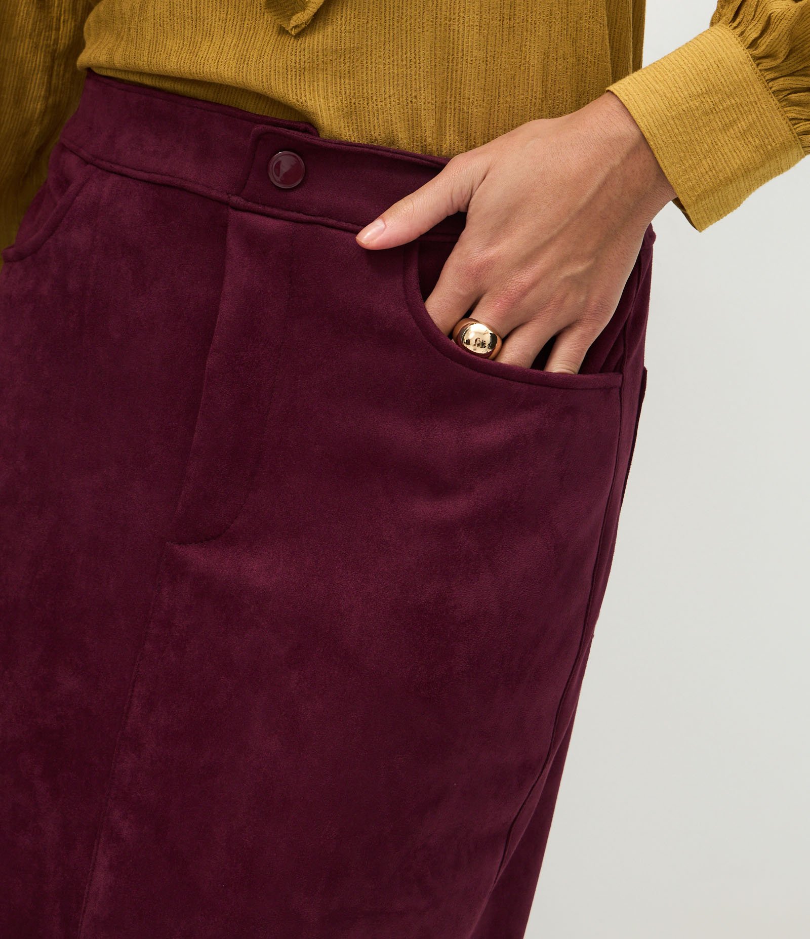Saia Midi em Suede com Bolsos Vinho 4