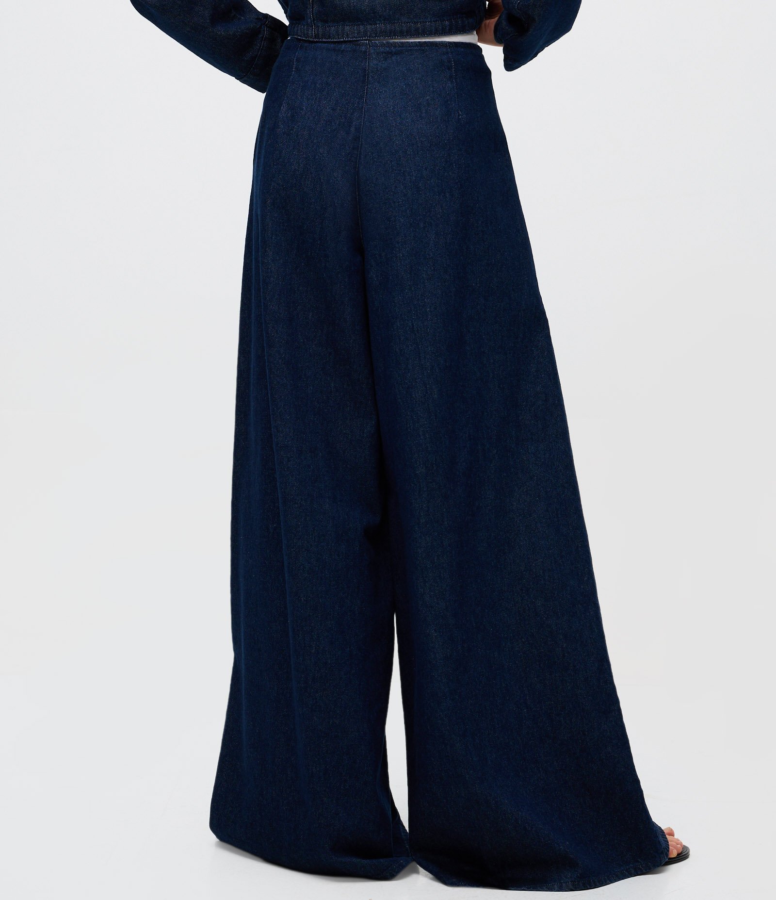 Calça Pantalona em Jeans com Cintura Alta e Pregas Azul Marinho 4