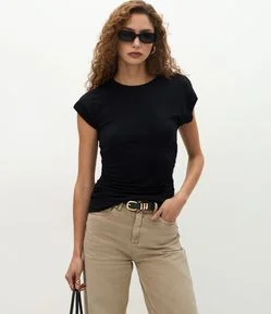 Blusa em Viscose com Franzidos na Lateral