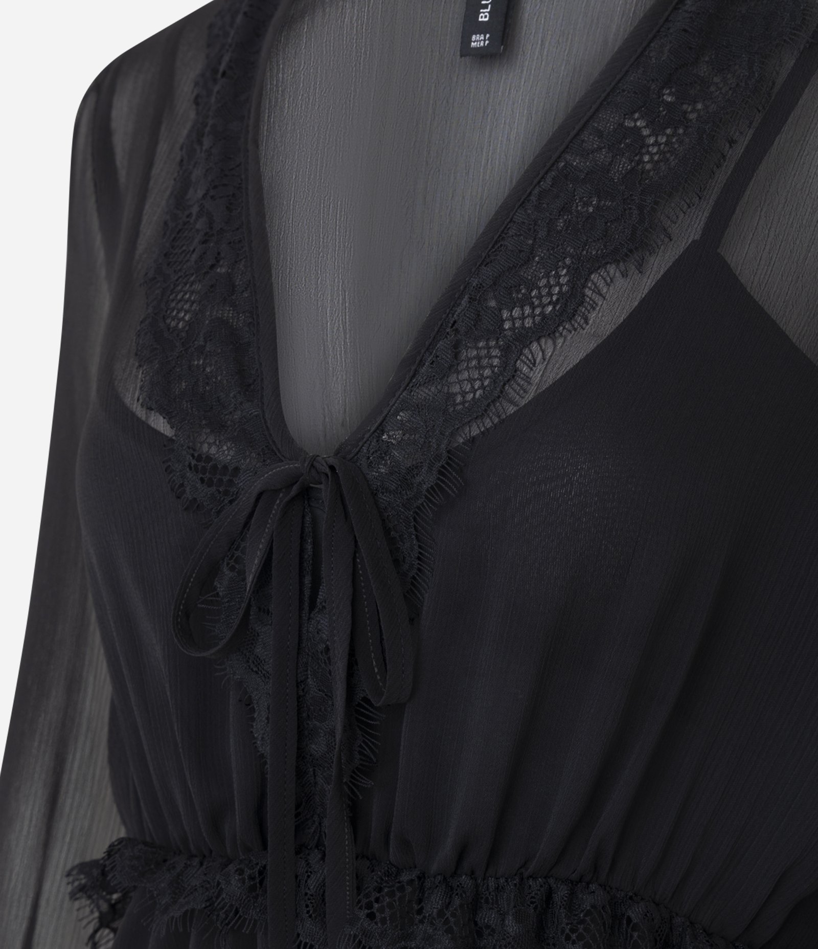 Blusa com Transparência e Aplicação de Renda Preto 2