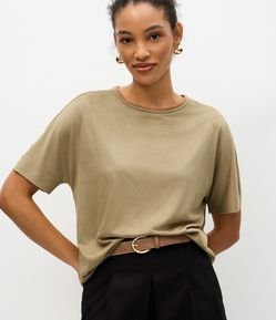 Blusa em Suede com Gola Contrastante