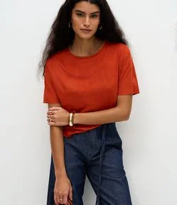 Blusa em Suede com Gola Contrastante