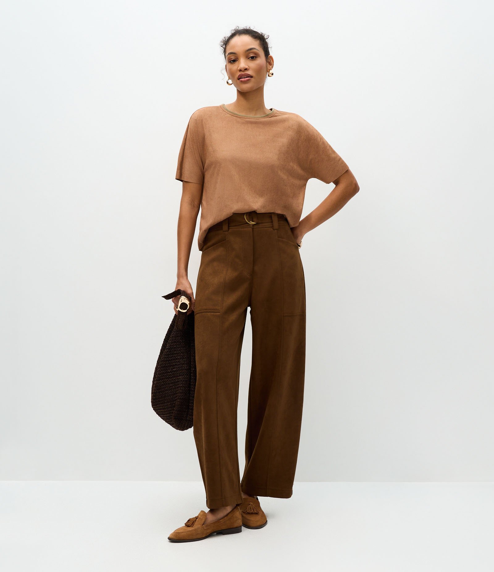 Blusa em Suede com Gola Contrastante Marrom 2