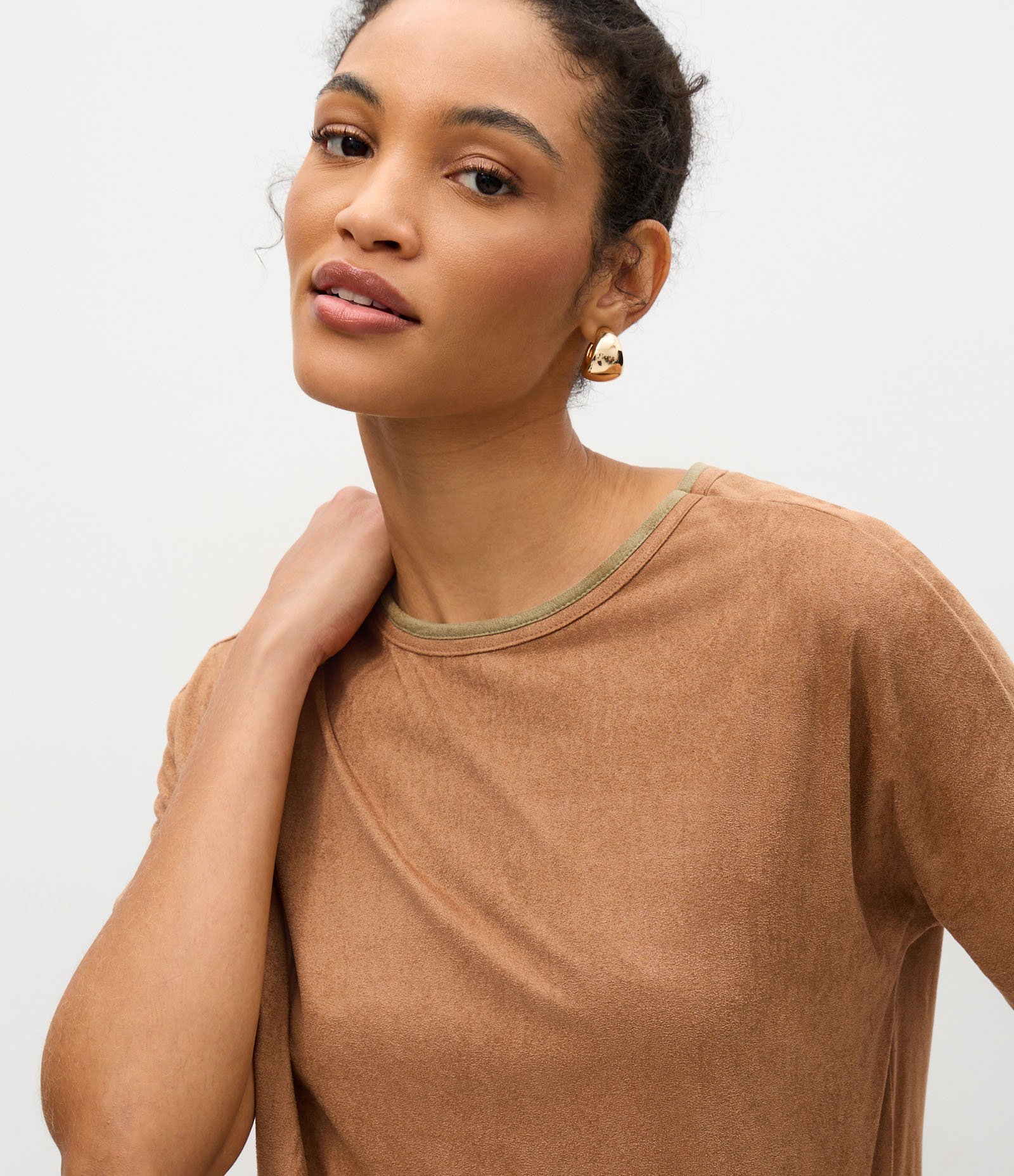 Blusa em Suede com Gola Contrastante Marrom 3