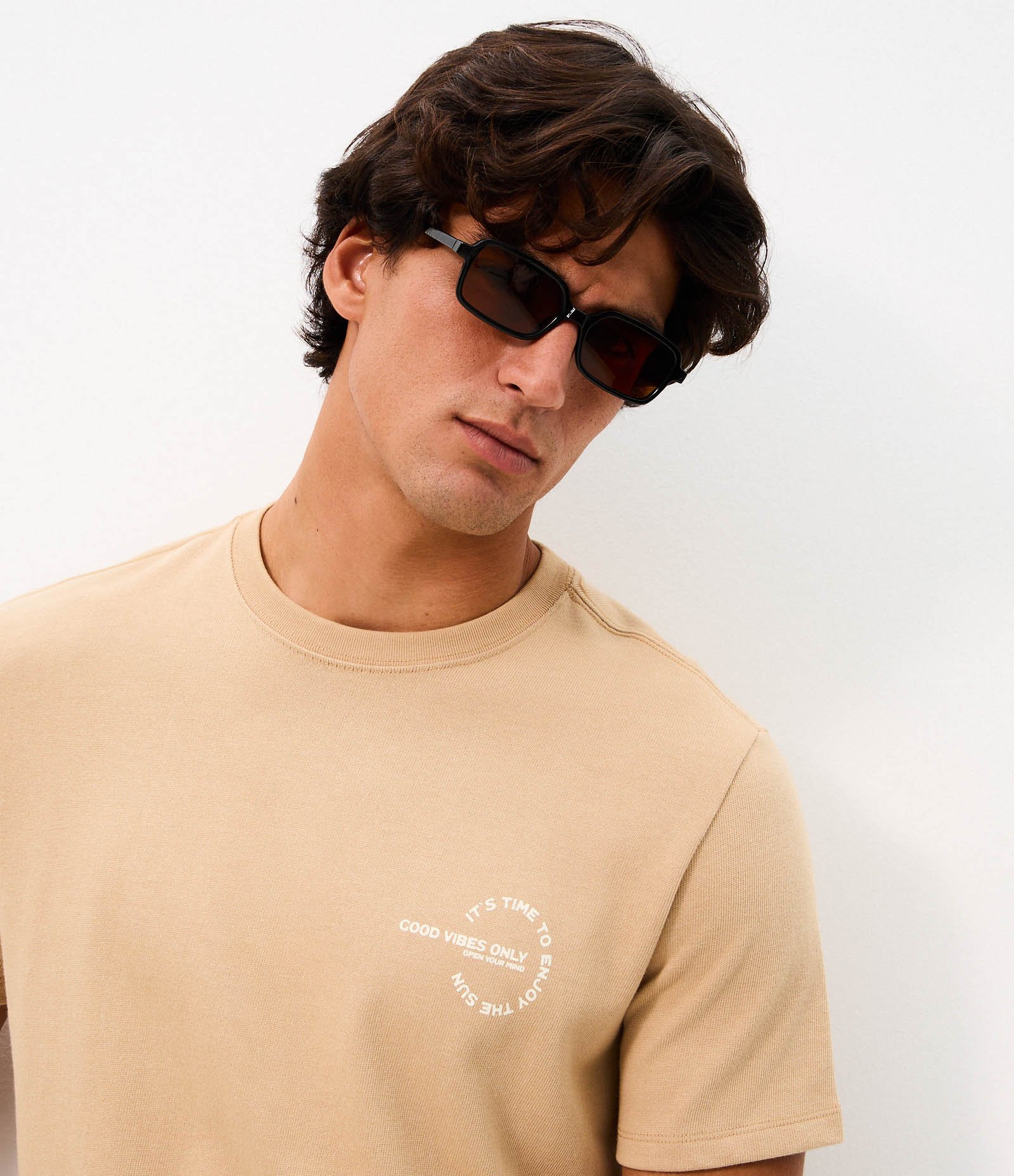Camiseta Comfort Good Vibes Only Bege 1
