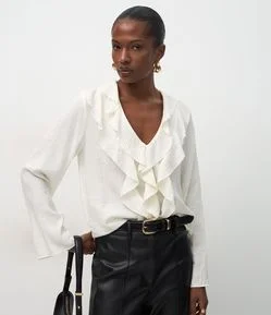 Blusa em Viscose com Babados no Decote