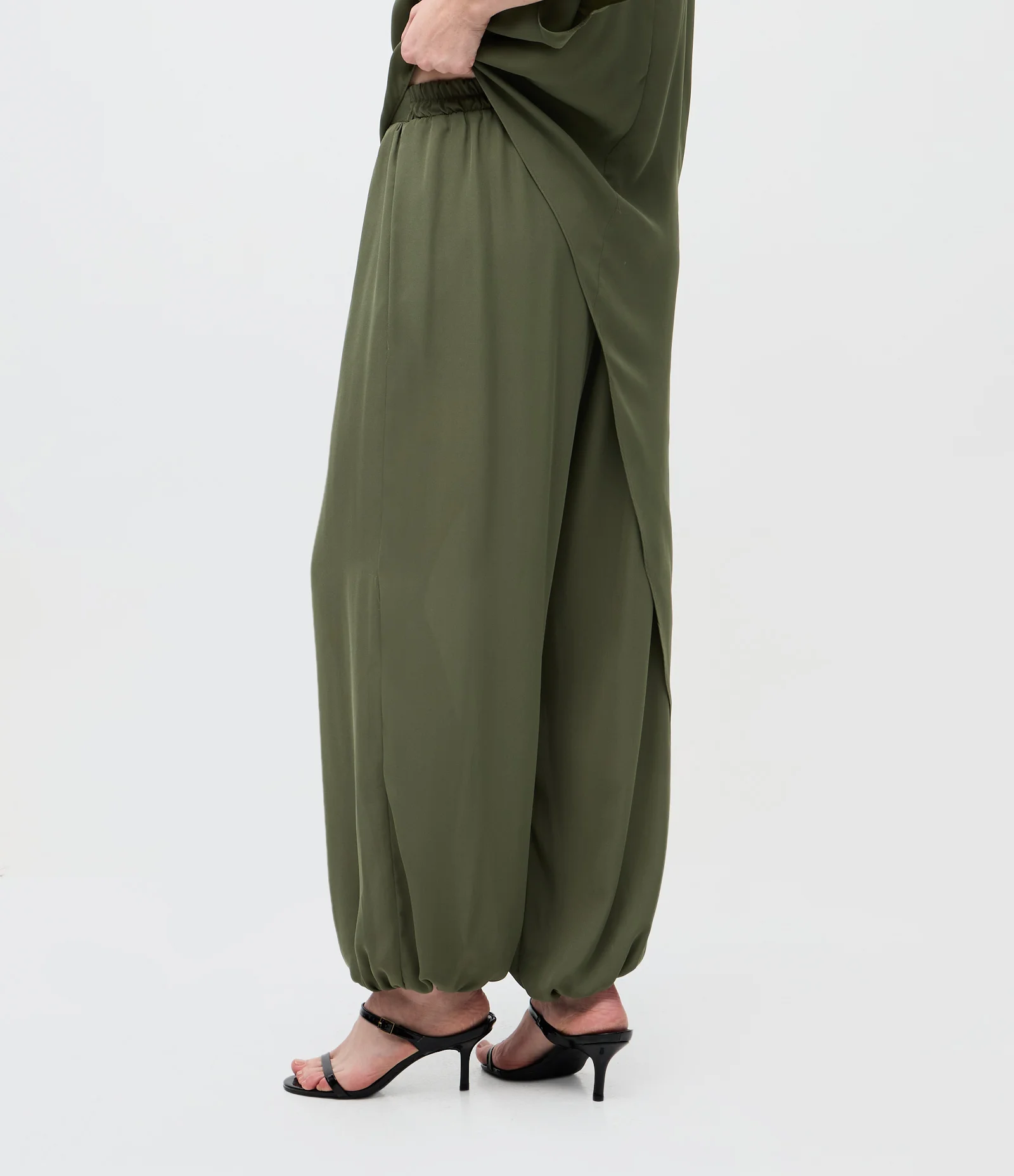 Calça Aladim em Chiffon com Transparência Verde 5