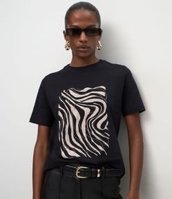 Camiseta em Algodão com Estampa Abstrata