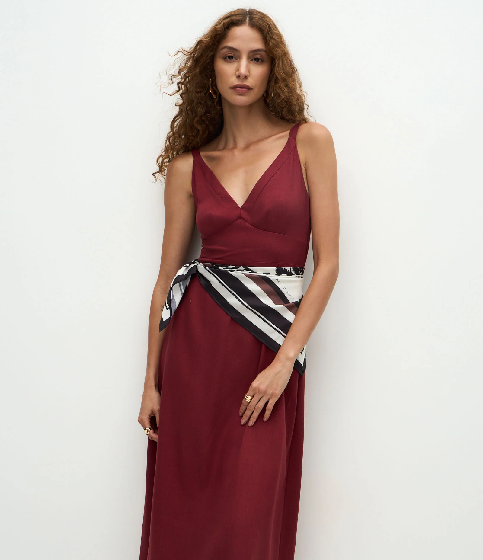 Vestido Longo em Viscolinho com Alça Larga Vermelho 2