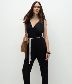 Macacão em Piquet com Decote Transpassado e Amarração na Cintura