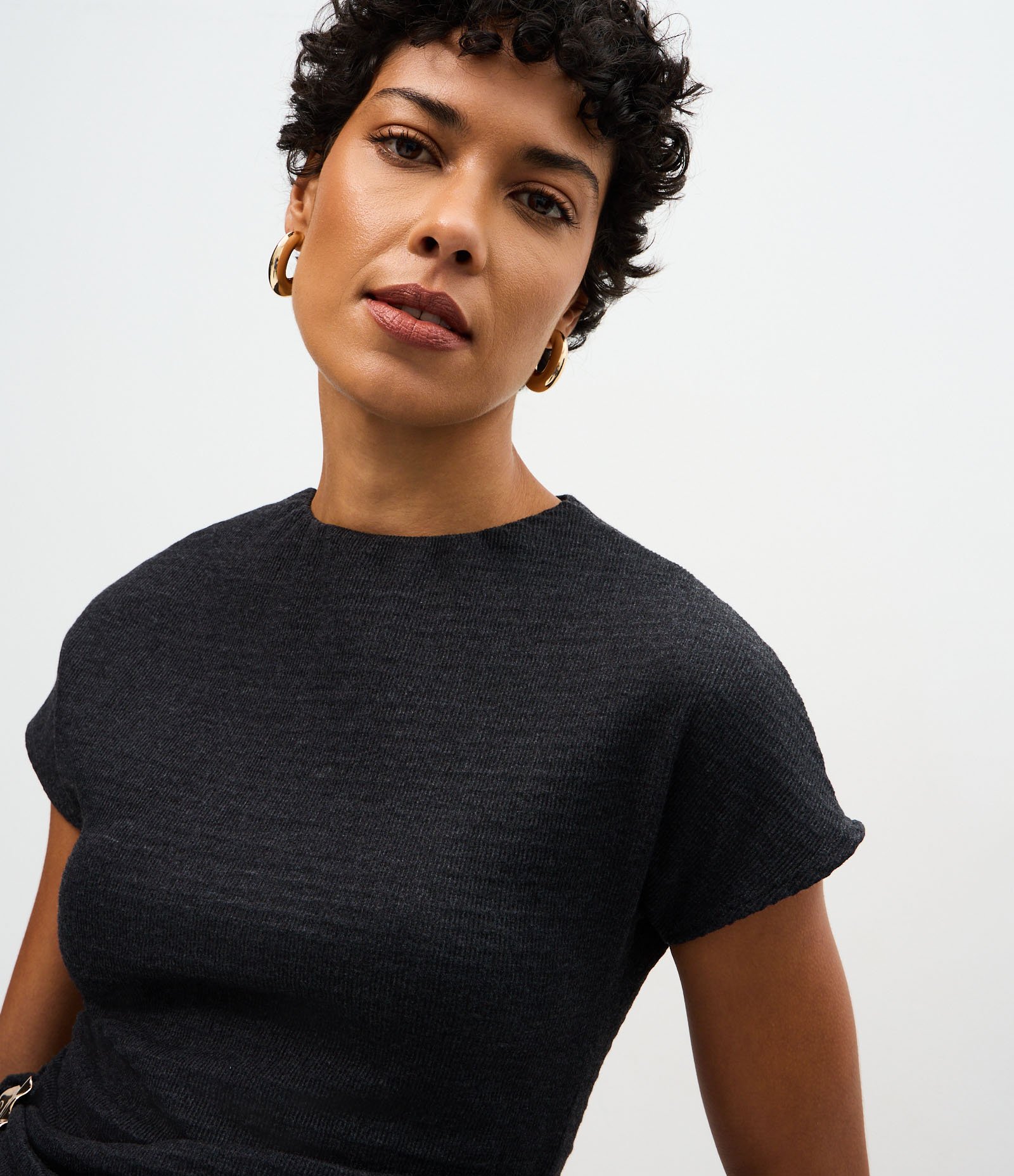 Blusa com Pala Assimétrica e Aviamento Metálico Aplicado Cinza 3