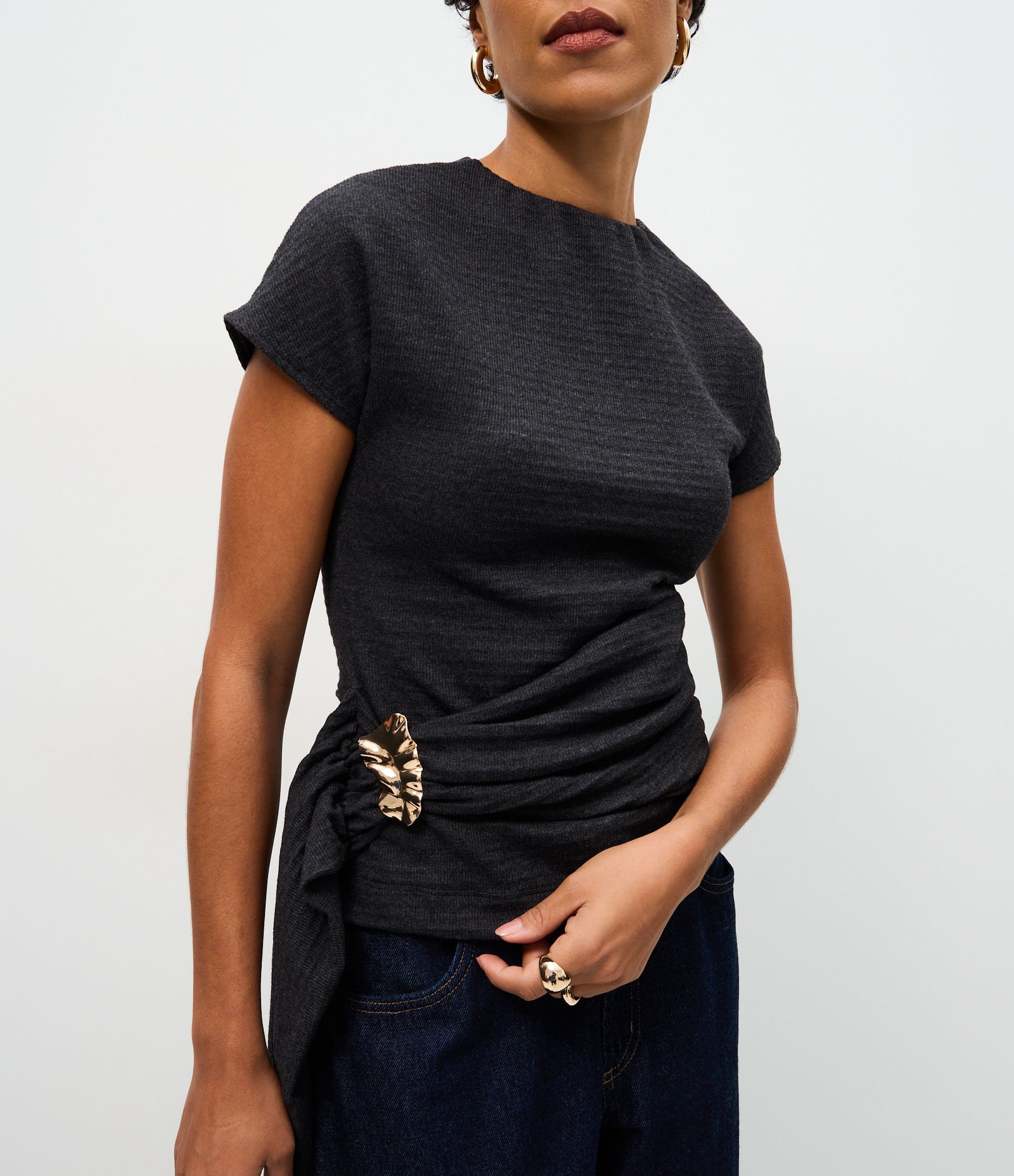 Blusa com Pala Assimétrica e Aviamento Metálico Aplicado Cinza 4