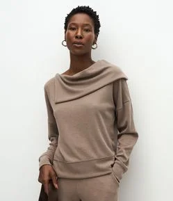 Blusa em Anarruga com Gola Boba