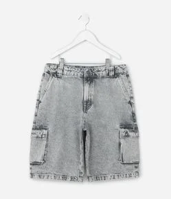 Bermuda Baggy Infantil em Jeans com Bolso Cargo – Tam 5 a 14 Anos