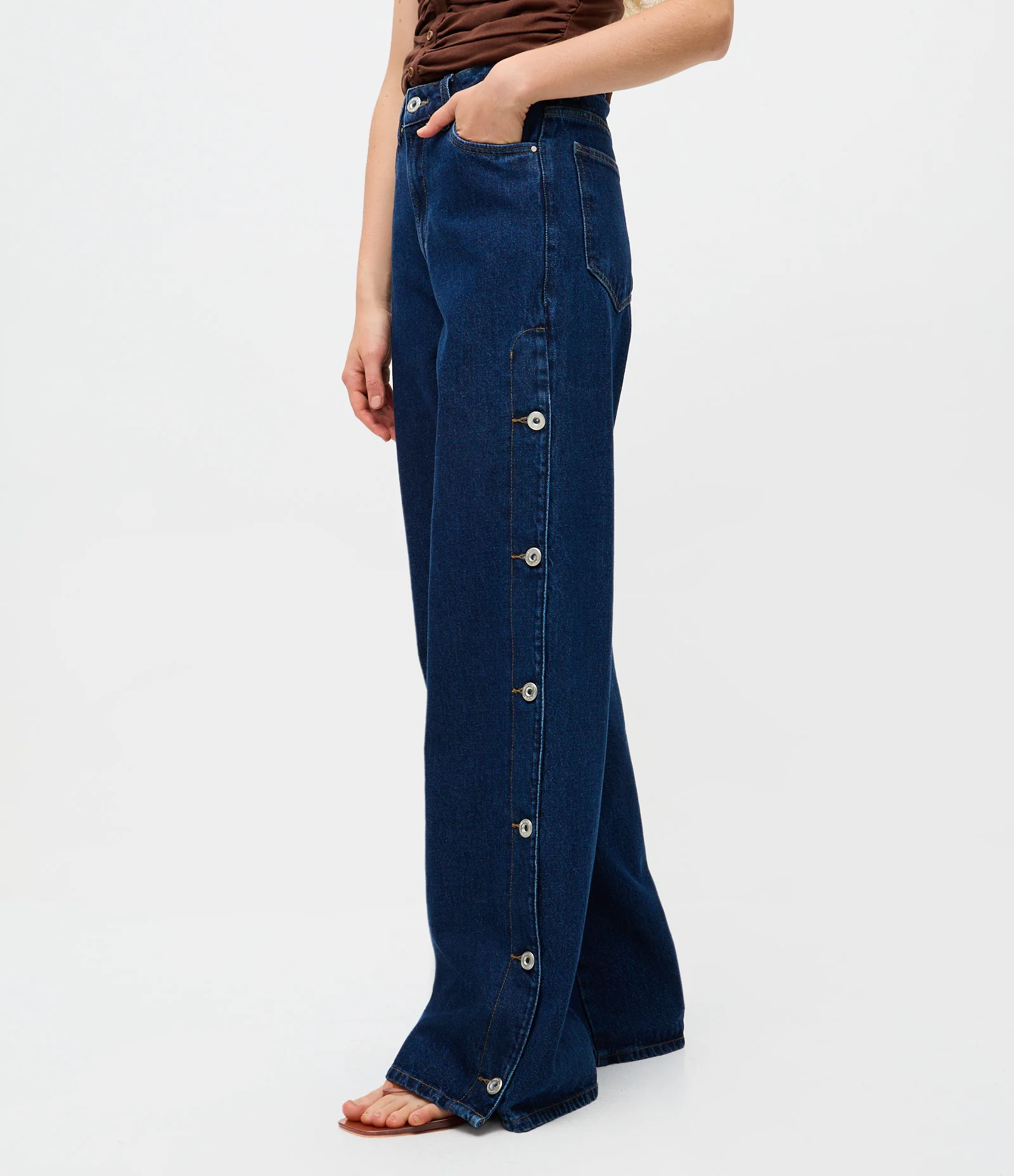 Calça Reta Ampla em Jeans com Cintura Alta e Aberturas Laterais Azul Escuro 2