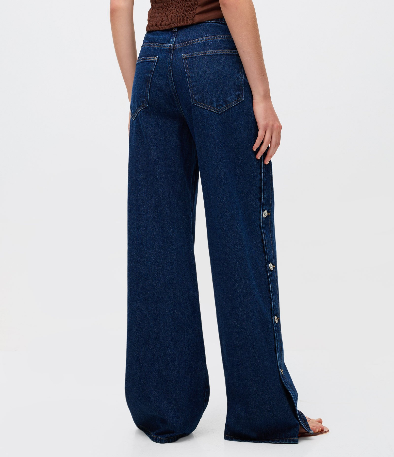 Calça Reta Ampla em Jeans com Cintura Alta e Aberturas Laterais Azul Escuro 4