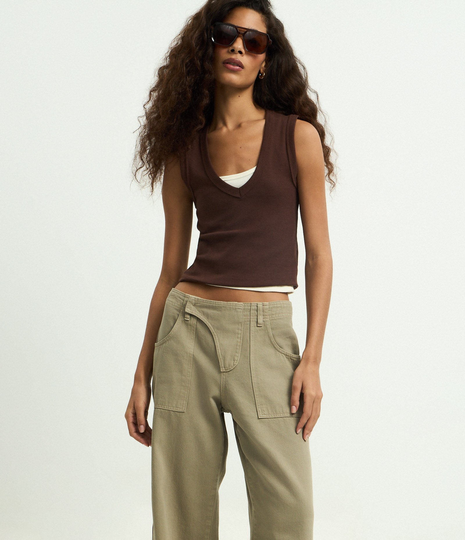 Calça Cargo Reta em Sarja com Cintura Baixa Verde Acinzentado 3