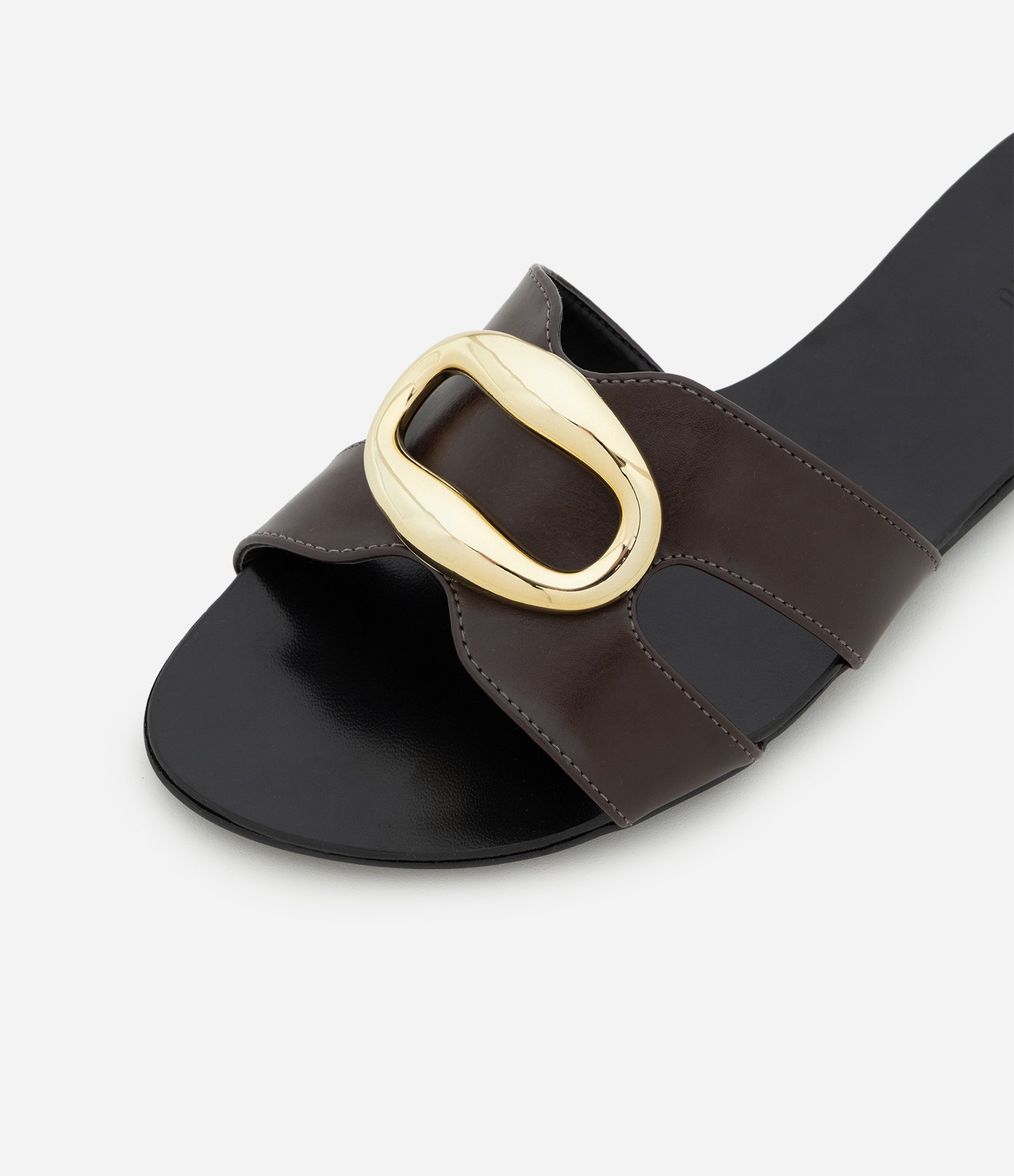 Rasteira Mule em PU com Tiras Largas e Aplicação de Bold Marrom 4