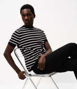 Camiseta Slim em Tricô Listrada